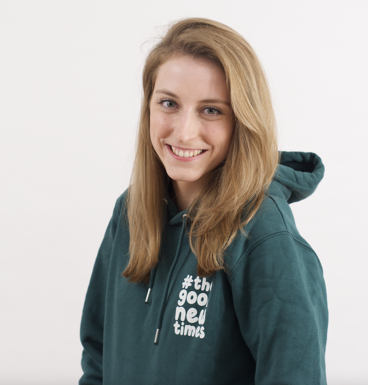 Das Bild zeigt Laura Rothgang in grünem Hoodie