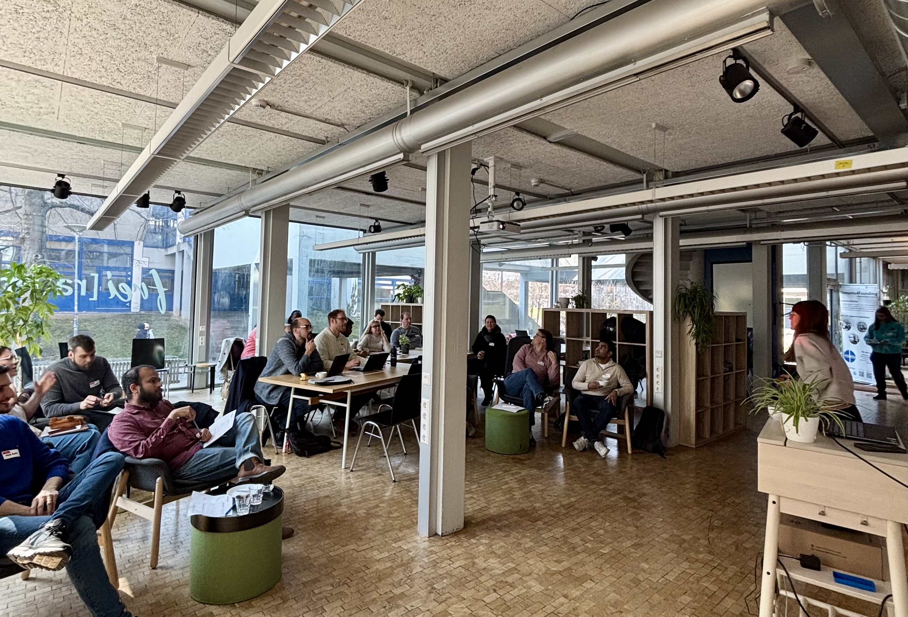 Das Bild zeigt Teilnehmende des Workshops.