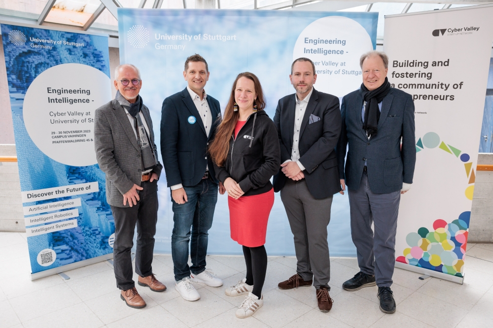 Von links nach rechts: Prof. Frank Allgöwer, Prof. Alexander Brem, Rebecca C. Reisch, Jan Zegel, Prof. Wolfram Ressel